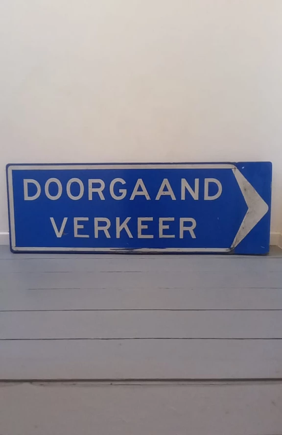Another image of Verkeersbord - doorgaand verkeer